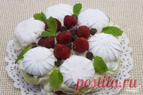 Торт из зефира без выпечки 
https://povar.ru/recipes/tort_iz_zefira_bez_vypechki-17426.html

Торт из зефира без выпечки - пошаговый кулинарный рецепт на Повар.ру
Хотите приготовить удивительно нежный десерт? Вашему вниманию предлагается торт из зефира без выпечки. Легкая текстура суфле с кремом и фруктами - это идеальный торт для всей семьи.