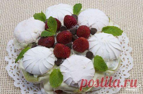 Торт из зефира без выпечки 
http://povar.ru/recipes/tort_iz_zefira_bez_vypechki-17426.html

Торт из зефира без выпечки - пошаговый кулинарный рецепт на Повар.ру
Хотите приготовить удивительно нежный десерт? Вашему вниманию предлагается торт из зефира без выпечки. Легкая текстура суфле с кремом и фруктами - это идеальный торт для всей семьи.