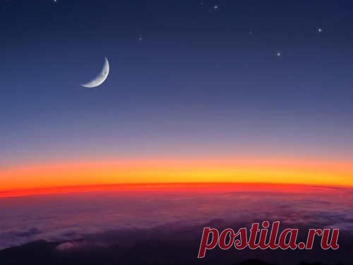 Новолуние в августе 2020 года: что можно делать и что нельзя Новолуние в Деве — особенное астрологическое событие, открывающее возможности для познания и преобразования себя. 19 августа мы отправимся в путешествие к внутреннему «Я», поэтому важно знать, что нужно сделать в этот день, а от чего необходимо отказаться.