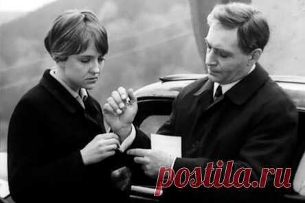 «Мама, мы шпионы?» Как жила семья разведчицы, ставшей прототипом радистки Кэт
