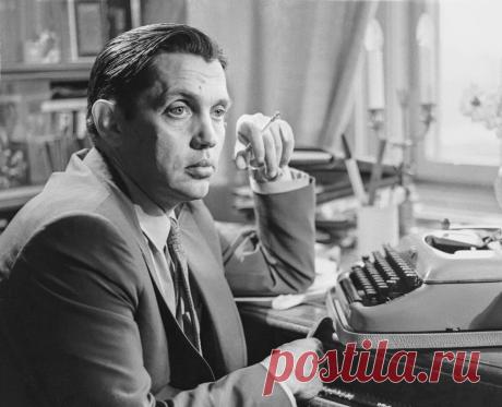 Роберт Рождественский. Поэт, понятный каждому | Формаслов: журнал о культуре | Яндекс Дзен