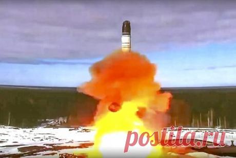 Полковник рассказал о ядерной «мертвой руке» России. В случае нанесения ядерного удара по территории России, даже при уничтожении командных пунктов и всей инфраструктуры, ответный удар будет неизбежен благодаря системе «Периметр», или «мертвая рука», которая наносит удар автоматически. Об этом «Ленте.ру» рассказал военный эксперт, полковник в отставке Анатолий Матвийчук.