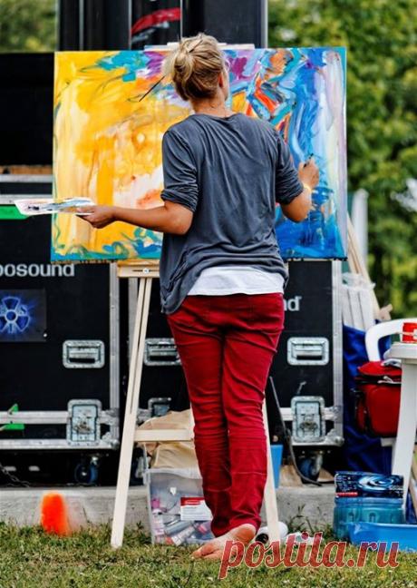 5 цитат, после которых вы почувствуете жажду творить 1. &quot;Чтобы рисовать, ты должен закрыть глаза и петь.&quot; Пабло Пикассо 2. &quot;Творить — значит убивать смерть.&quot; Ромен Роллан 3. &quot;Талант — это мучительное недовольство собой, чего я никогда не встречала у посредственности.&quot; Фаина Раневская 4. &quot;Я не принимаю наркотики. Я и есть наркотик.&quot; Сальвадор Дали 5. &quot;Художник — это человек, создающий то, в чем у людей нет необходимости, но — по какой-то причине —…