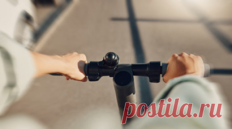 Специалист Эрдман посоветовала самокатчикам пройти курсы безопасного вождения. Директор Ассоциации операторов микромобильности Ксения Эрдман рекомендовала самокатчикам пройти курсы безопасного вождения. Читать далее