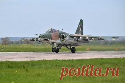 Краснодарский оперштаб подтвердил падение Су-25. Краснодарский оперативный штаб подтвердил, что в акватории Азовского моря упал самолет Су-25. Информация о том, что неподалеку от берега потерпел крушение самолет, поступила около 15:00. Жертв и разрушений в результате происшествия нет. На месте работают специалисты Минобороны и специальных служб.