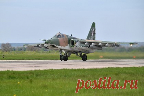 Краснодарский оперштаб подтвердил падение Су-25. Краснодарский оперативный штаб подтвердил, что в акватории Азовского моря упал самолет Су-25. Информация о том, что неподалеку от берега потерпел крушение самолет, поступила около 15:00. Жертв и разрушений в результате происшествия нет. На месте работают специалисты Минобороны и специальных служб.