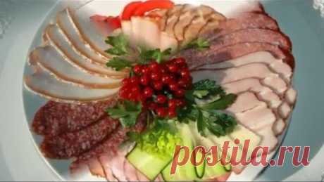 Красивая мясная нарезка, нарезка колбасы на стол