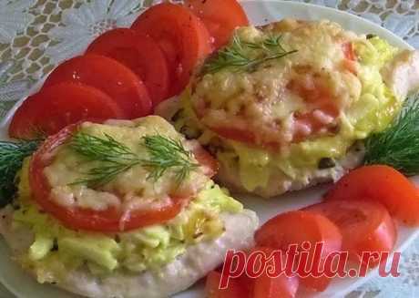 "Мясо с овощами"

Ингредиенты:
- Кабачок-1 небольшой,
- Лук репч.-1 шт.
- Чеснок-2 зубч.
- Зелень,
- Майонез-1 стол.л.
- Мясо-500 гр.
- Соль,перец.
- Помидор-2 шт.
- Сыр(тёртый)-50 гр.

Приготовление:
1.Лук обжарить+кабачок(соломкой)+чеснок+зелень+майонез.
2.Мясо нарезать порц. кусочками,отбить.Кусочки выложить на смаз.противень,сверху начинку,затем кружочек Помидорки и сыр.
3. Запекать при 200*-25 минут.