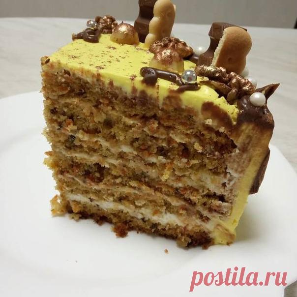 Морковный торт

Ингредиенты
234 г мука
260 г сахар
3 шт яйца
260 г масло растительное
~3/4 ст обжаренные грецкие орехи
221 г морковь
1 ч.л корица
1/3 ч.л имбирь
8 г ванильный сахар
10 г разрыхлитель
щепотка соль
Для крема: беру двойную порцию ингредиентов
75 г сахарная пудра
80 г сливки 33%
400 г творожный сыр
Для пропитки:
вода
сахарная пудра

Как приготовить
Масло смешиваем с сахаром в миксере. Добавляем по одному яйца. В муку добавляем специи. Перемешиваем обе смеси, до...