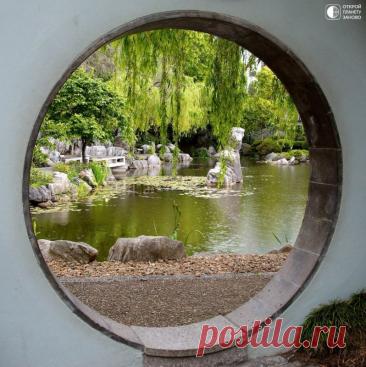 Китайский Сад Дружбы Китайский Сад Дружбы – это декоративный Китайский сад в южном конце Дарлинг Харбор (район Сиднея), рядом с сиднейским Чайнатауном.Стилизованный под традиционный частный элитарный сад времен династии Мин, Сад Дружбы представляет собой настоящее наследие китайской истории и культуры и...