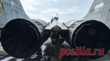 У польского истребителя МиГ-29 во время полёта отвалился топливный бак. У польского истребителя МиГ-29 во время учебного полёта отвалился топливный бак, он упал недалеко от застройки. Командование ВС Польши сообщило, что бак был пустым. Читать далее