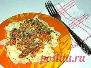 Куриные желудки, тушенные со сметаной