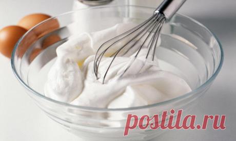 Как правильно взбить белки в густую пену: с сахаром и без. Взбить белки в густую пену: секреты и хитрости Для приготовления многих блюд нужно использовать взбитые в густую пену яичные белки. Этот процесс должна освоить каждая хозяйка, так как именно от густот