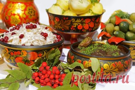 Три рецепта постных блюд русской кухни.

Среди многодневных постов, которые соблюдают православные, Великий пост — один из самых строгих. В течение Святой Сорокодесятницы полагается есть постные каши, грибы да овощи. Но за многие столетия наши предки научились разнообразить постное меню