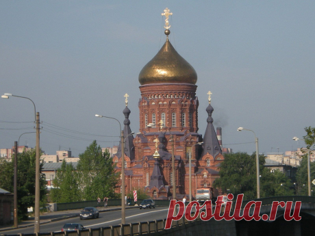 Богоявлéнская церковь — православный храм, расположенный  на Гутуевском острове по адресу: Двинская ул., д. 2.