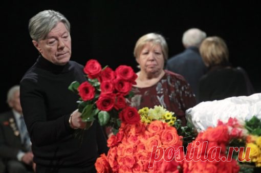 Збруева едва узнали на прощании с Леонидом Броневым