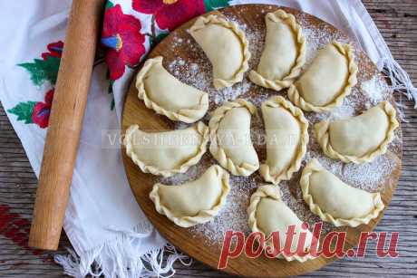 Вареники на картофельном отваре | Волшебная Eда.ру Мягкие и вкусные вареники на картофельном отваре — заварное тесто без яиц, начинка из картошки с жареными грибами и луком. Пошаговый рецепт с фото.