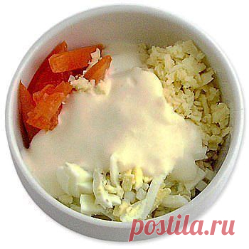 ♦ ЭДЕЛЬВЕЙС ♦ 
Приятное сочетание вкусов. 
Cыр, курица, яйцо, помидор, майонез (сметана).
