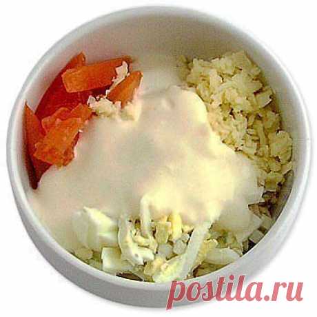 ♦ ЭДЕЛЬВЕЙС ♦ 
Приятное сочетание вкусов. 
Cыр, курица, яйцо, помидор, майонез (сметана).