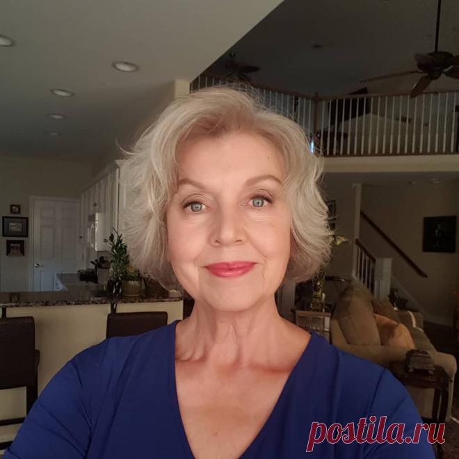 4 подсказки от стилиста, как шикарно выглядеть каждый день женщине 50+ | LADY DRIVE 🎯 Пульс Mail.ru Как следует одеваться в 50? Так как вам нравится! Самое главное – составлять образы, в которых вы будете чувствовать себя комфортно. Подберите наряд по фигуре и запомните несколько простых модных...