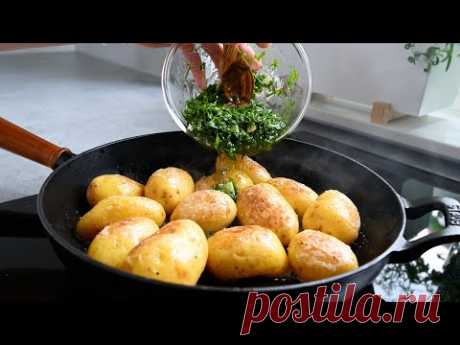 Готовим хрустящий молодой картофель с ароматной заправкой: вкуснее фри и в 100 раз полезнее!