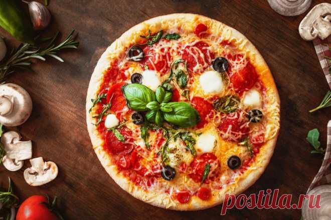 5 необычных рецептов пиццы - Четыре вкуса - медиаплатформа МирТесен Классическая пицца – это томатный соус и сыр. Также по желанию могут быть добавлены грибы, мясо, морепродукты, овощи или фрукты. Эти рецепты пиццы мало кто пробовал в своей жизни, а вкус их стоит того, чтобы соблазниться хотя бы на кусочек. Пицца Фахитас Потребуется 450 грамм куриных грудок без...