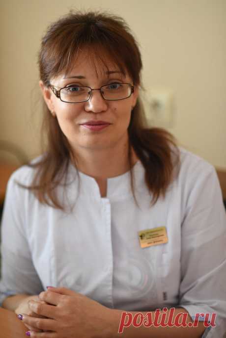 Врач-фтизиатр: о себе, о коллегах и о пациентах
Анна Почкина, врач-фтизиатр из Оренбургской области. Фото Олега Рукавицына. Фтизиатр по просьбе С Анной я познакомилась в районной больнице. Достаточно было поговорить несколько минут, вглядеться в её лицо, чтобы понять: так выглядит увлечённый своей профессией человек. С творческим подходом. В медицине это особенно ценно. Анна Почкина не скрывает, что стала фтизиатром по просьбе коллег. Раньше […]
Читай дальше на сайте. Жми подробнее ➡