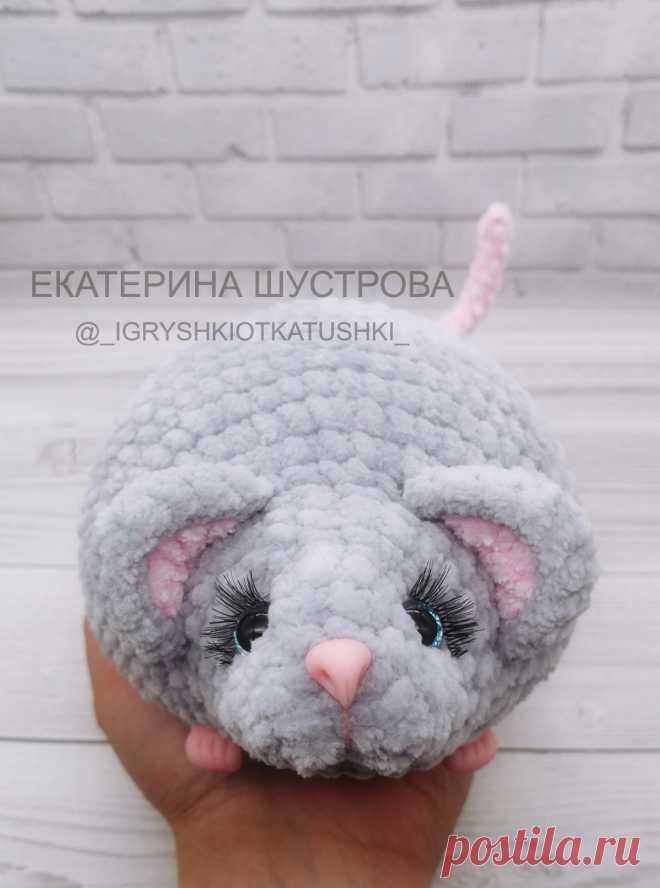 PDF Мышка Пухля крючком. FREE crochet pattern; Аmigurumi doll patterns. Амигуруми схемы и описания на русском. Вязаные игрушки и поделки своими руками #amimore - Мышь, мышка, мышонок, крыса, rat rata, rato, ratte, szczur, szczur, mouse, ratón, maus souris, mysz myši. Amigurumi doll pattern free; amigurumi patterns; amigurumi crochet; amigurumi crochet patterns; amigurumi patterns free; amigurumi today.