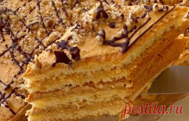 Мужской бисквитный торт с вареной сгущенкой простой рецепт пошаговый Как вкусно сделать Мужской бисквитный торт с вареной сгущенкой простой рецепт пошаговый в домашних условиях быстро. Яйца - 8 шт. Сахар - 250 гр. Масло растительное-100 мл. Мёд - 3 ст.л Разрыхлитель - 10 гр. Мука - 350 гр. Ванилин Для крема: Сливочное масло-250 гр. Сгущённое молоко( варёное )- 1,5