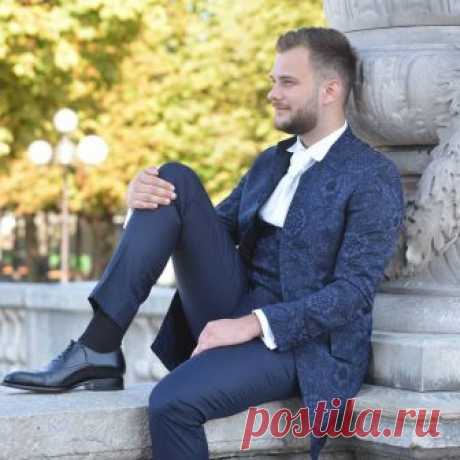 Trajes de novio 2019: Nuevas tendencias e ideas para trajes de boda 2019 Si apariencia de novia depende de muchas cosas pequeñas, para novio, atuendo juega papel importante. Veamos qué tipo de trajes de novio 2019 están de moda.