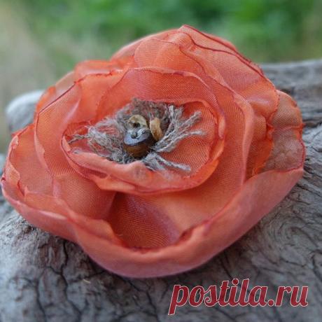 Orange poppy brooch with bone beads and linen stamens created on the metal base 2 in 1 (hair aligator and brooch pin). #Beautiful floral Summer #brooch! Elegant accesories for dresses. #Ethno style. 
#Orange #flower #OrganzaFlower, #Flowerhairclip #Remembranceday #Poppy #pin #hairaccessory #Textileflower