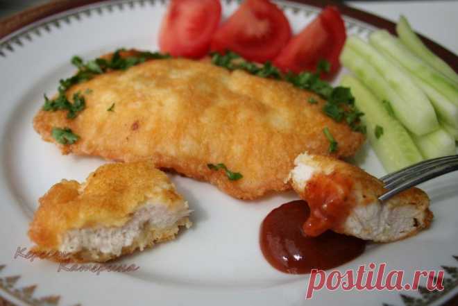 Нежная куриная отбивная в сырном кляре.   
Шустрый Повар