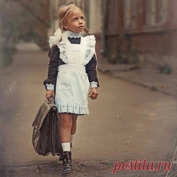 ПОЧЕМУ ТРЕБОВАНИЯ К ОФОРМЛЕНИЮ РАБОТЫ МОГУТ ДОВЕСТИ РЕБЁНКА ДО НЕВРОЗА И ПОЧЕМУ ШКОЛЬНИКИ НЕ ДОЛЖНЫ БОЯТЬСЯ ОШИБОК

КРИК ДУШИ

Передо мной сканы двух тетрадей второклассника – по математике и русскому языку, и трехстраничное письмо мамы с вопросом: «Что делать?»
Показать полностью...