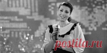 Родилась в поезде, пела в Афганистане и не видела мужа 20 лет: какой была «русская пуританка» Валентина Толкунова В день рождения легендарной артистки, которая скончалась на 64-м году жизни от онкологического заболевания, вспоминаем ее биографию. О том, как сложилась жизнь Валентины Толкуновой, АиФ.ru рассказала ее коллега по сцене, народная артистка России, певица Лариса Долина. Лариса Долина: «Мы с Валей были друзьями» Лариса, вы с Валентиной Васильевной были подругами? Лариса Долина: Мы с В…