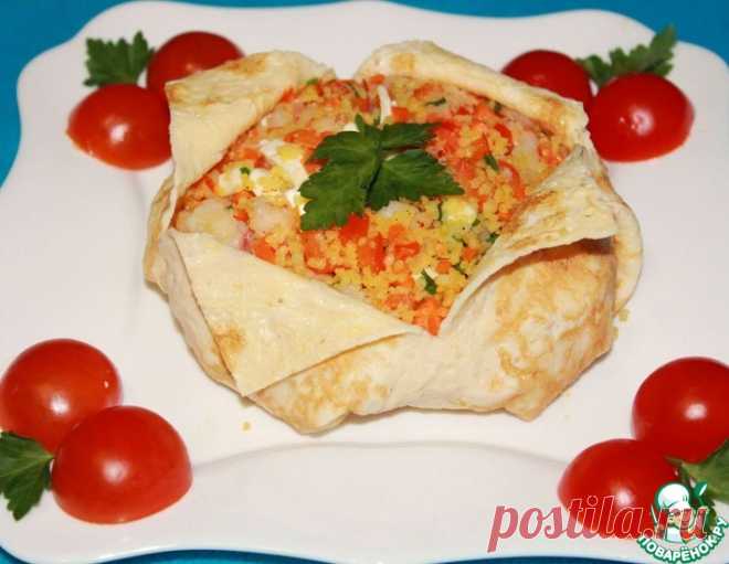 Салат с креветками, овощами и кускусом 