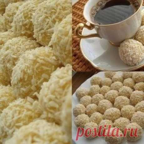 Пирожное рафаэлло за час 
Как же я их люблю!
Ингредиенты: 
Кукурузные палочки 1 упаковка 60 гр 
Сгущеное молоко 1 банка 
Орехи, коксовая стружка 
Приготовление: 
1. Кукурузные палочки пропускаем через мясорубку, добавляем сгущенку, перемешиваем. 
2. Теперь из массы формируем маленькие шарики внутрь кладем кусочек орешка, обваливаем в кокосовой стружке. 
3. Все - пирожное готово. Отправляем - в холодильник на 1 час.