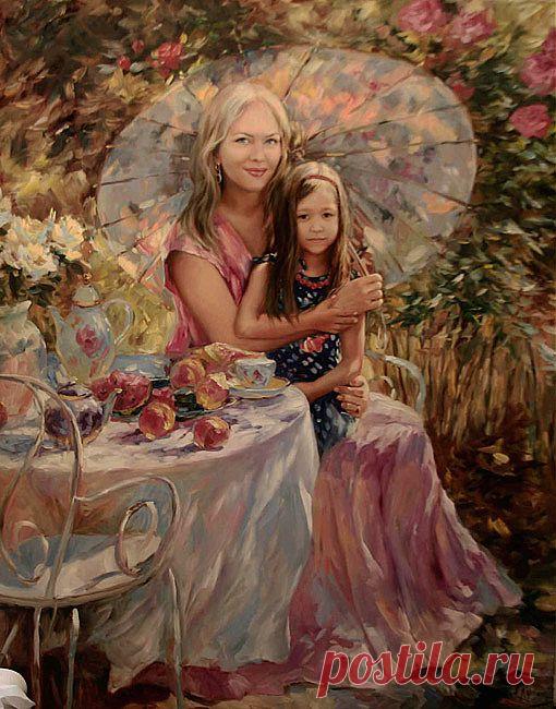 Марина Цветаева Маме. В старом вальсе штраусовском впервые
Мы услышали твой тихий зов,
С той поры нам чужды все живые
И отраден беглый бой часов.
Мы, как ты, приветствуем закаты,
Упиваясь близостью конца.
Все, чем в лучший вечер мы богаты,
Нам тобою вложено в сердца.
К детским снам клонясь неутомимо,
(Без тебя лишь месяц в них глядел!)
Ты вела своих малюток мимо
Горькой жизни помыслов и дел.
С ранних лет нам близок, кто печален,
Скучен смех и чужд домашний кров...