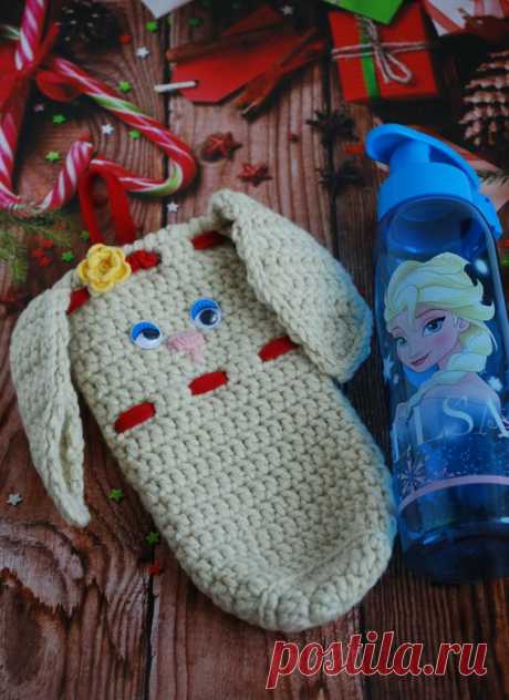 Water bottle holder, rabbite water bottle holder, hand crocheted bottle cozy, drink bottle holder, bottle bag, water bag, gift for kids Water Bottle Holder.  Keep your beverage cool when you use this funny crochet cover on your water bottle.  The carrier holds a standard half litre (16.9 oz) bottle. Holder protects metal bottles from being scratched and blocks condensation from forming on surfaces. Hand crocheted by
