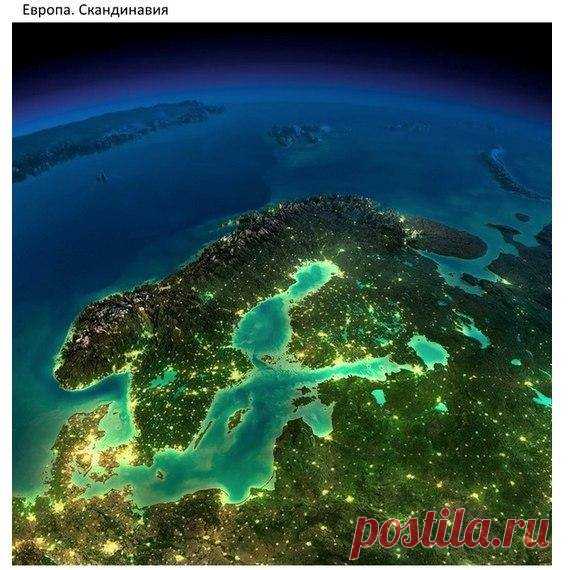 Космос.  Красота мироздания - Земля в иллюминаторе!
Удивительная планета - вся светится и как -будто - прозрачная!...