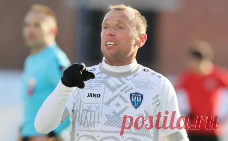 Глушаков отреагировал на слухи об исключении из состава из-за приставания. Телеграм-канал «Мутко против» сообщил, что футболиста вывели из состава армянского «Урарту» из-за приставаний к жене партнера по команде. Глушаков назвал это непонятным бредом и заявил, что у него травма