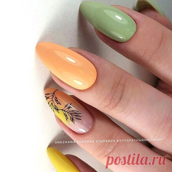 Нежный маникюр с веточками