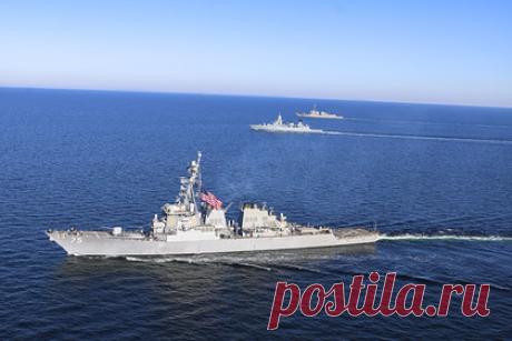 Эсминец ВМС США пришвартовался в Польше. В порт польского города Гданьск впервые зашел американский военный корабль. В воскресенье туда пришвартовался эсминец Военно-морских сил (ВМС) США Forrest Sherman. Представитель ВМС США Мэтт Заблик заявил, что данный визит демонстрирует присутствие Штатов в Балтийском море.