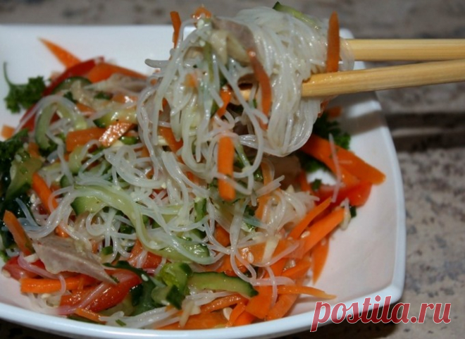 Салат с фунчозой