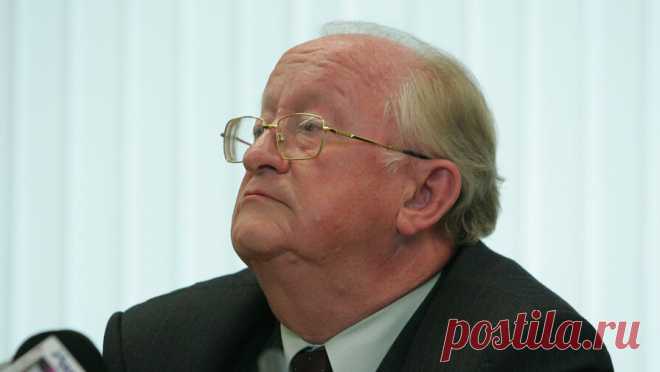 Бывший глава Центробанка РФ получил травму в своем доме. Бывший председатель Центрального банка РФ Виктор Геращенко получил травму в своем загородном доме в Подмосковье. Об этом сообщает Telegram-канал mk.ru. По данным издания, 86-летний Геращенко разбил голову, ударившись о дверной косяк. ...