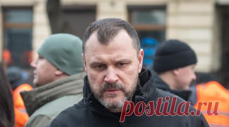 Депутаты из «Слуги народа» будут сегодня решать ситуацию с Минобороны и МИД Украины. Глава МВД Украины Игорь Клименко решил отказаться от возможности стать новым главой украинского Министерства обороны, в связи с чем сегодня украинская фракция «Слуга народа» проведёт отдельное заседание по вопросу кандидатур на посты глав Минобороны и МИД страны. Читать далее