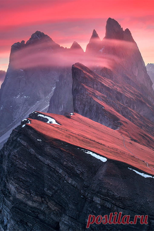 vurtual:
“ The Red Barrier (by Max Rive)
”