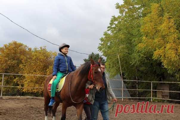 В селе Благовещенка Кабардино-Балкарии заработал филиал епархиального центра иппотерапии для детей с тяжелыми нарушениями опорно-двигательного аппарата, ДЦП и аутизмом смогут бесплатно проходить реабилитацию лечебной верховой ездой.

#Православие #Церковь