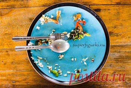 Как не переедать? | superfigurki.ru
Были ли вы членом «Общества чистых тарелок»? Или заставляли ли вас в детстве доедать все, что на тарелке?
Хотели вы этого или нет — не важно. Важно было доесть порцию, которую определил кто-то из взрослых.
Мы уже давно сами взрослые, но представьте, что в ресторане вам принесли порцию очень вкусной еды, но гораздо больше, чем вы собирались съесть. Доедите все? Или ровно сколько хотели?