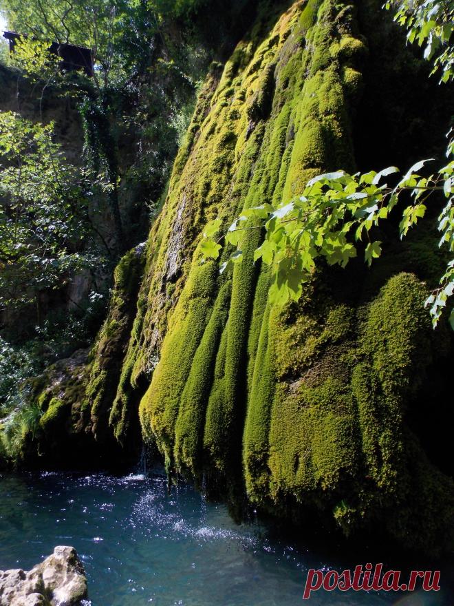 visitheworld:
“Vadu Crișului waterfall, Apuseni Mountains / Romania.
”