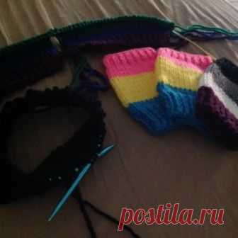 Как фотографировать вязание (для начинающих) Всем привет! Я уже давно хотела написать этот пост, т.к. уже несколько лет интересуюсь фотографированием рукоделия и провожу время на Фликре, Инстаграме, Пинтресте, и Этси. Помимо просто просмотра фотографий, я еще люблю читать на эти темы (в основном, на английском). Ниже я постаралась…